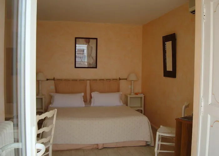فندق La Belle Aurore 4*