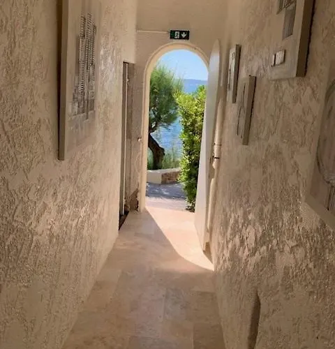 فندق La Belle Aurore 4*